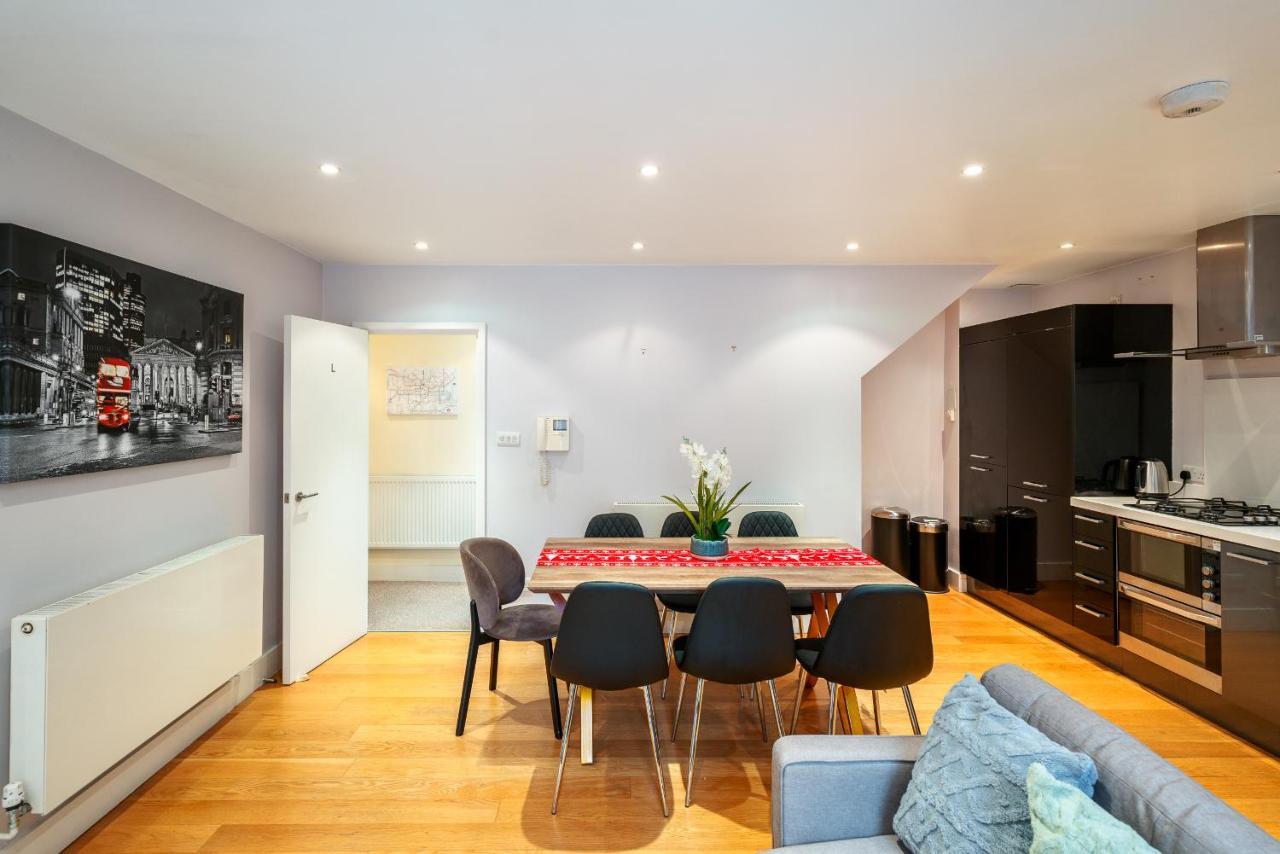 Immaculate 3-bed House In * London