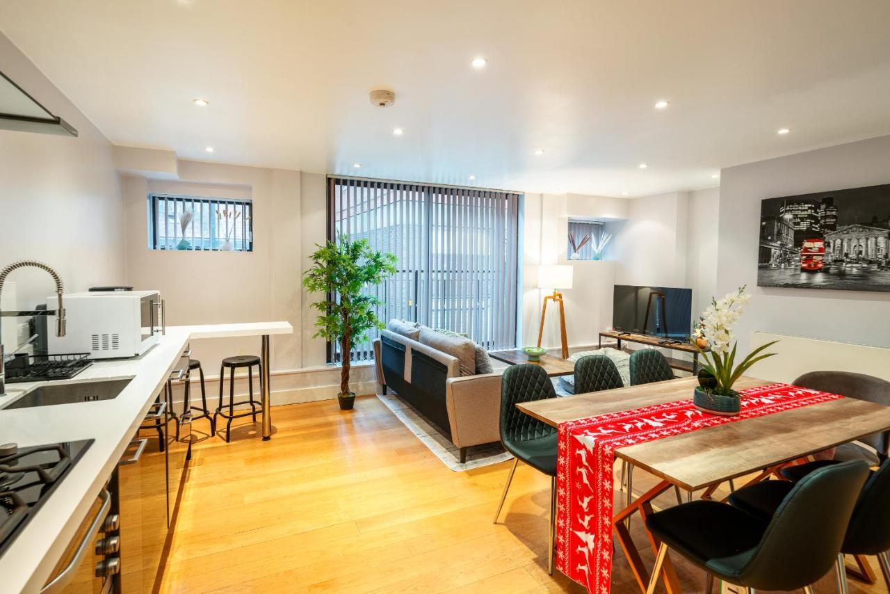 Immaculate 3-bed House In * London