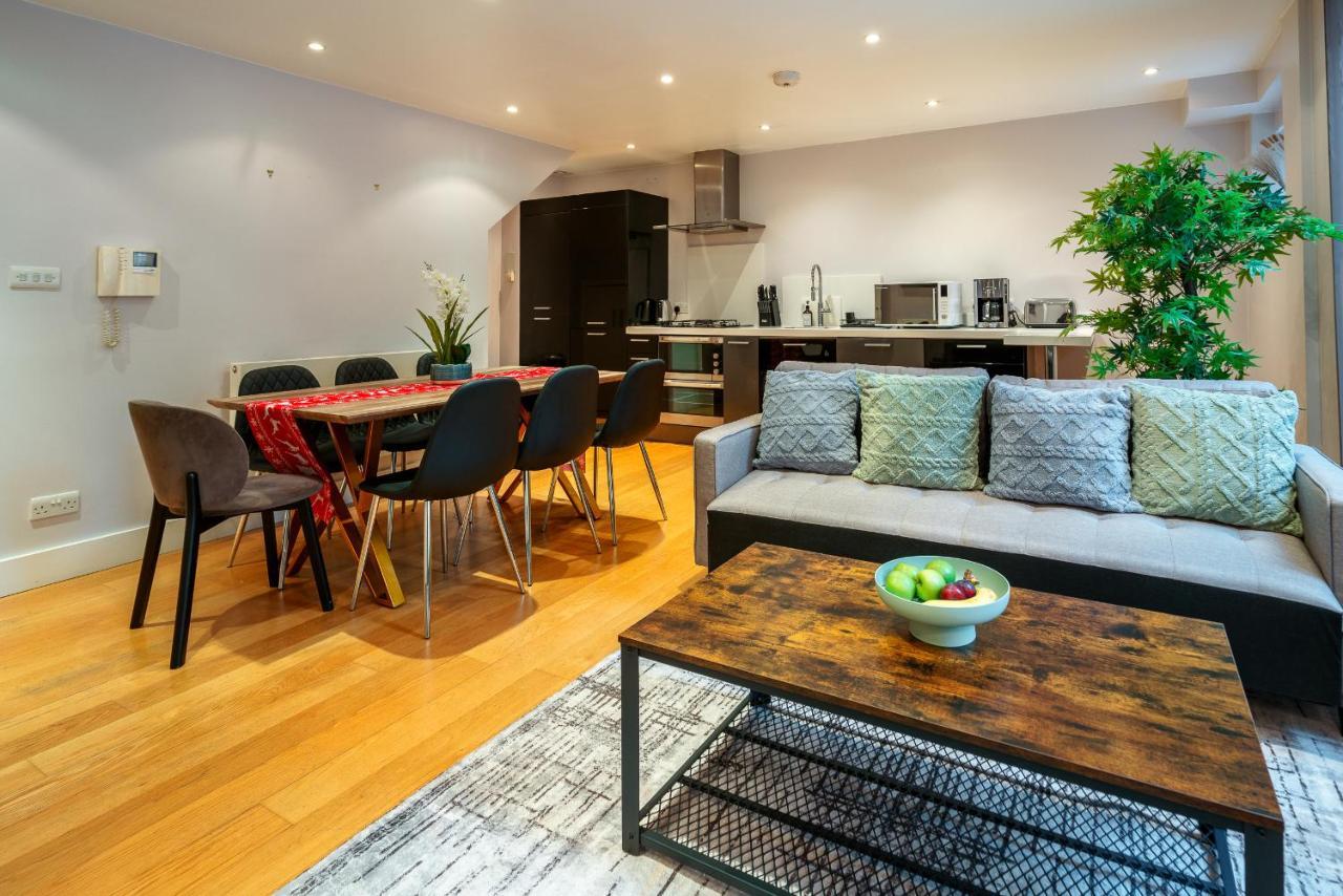Ferienhaus Immaculate 3-bed House In *