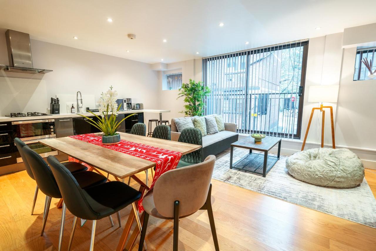 Ferienhaus Immaculate 3-bed House In London