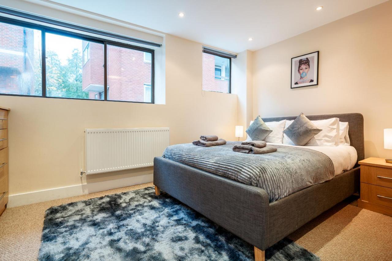 Ferienhaus Immaculate 3-bed House In London