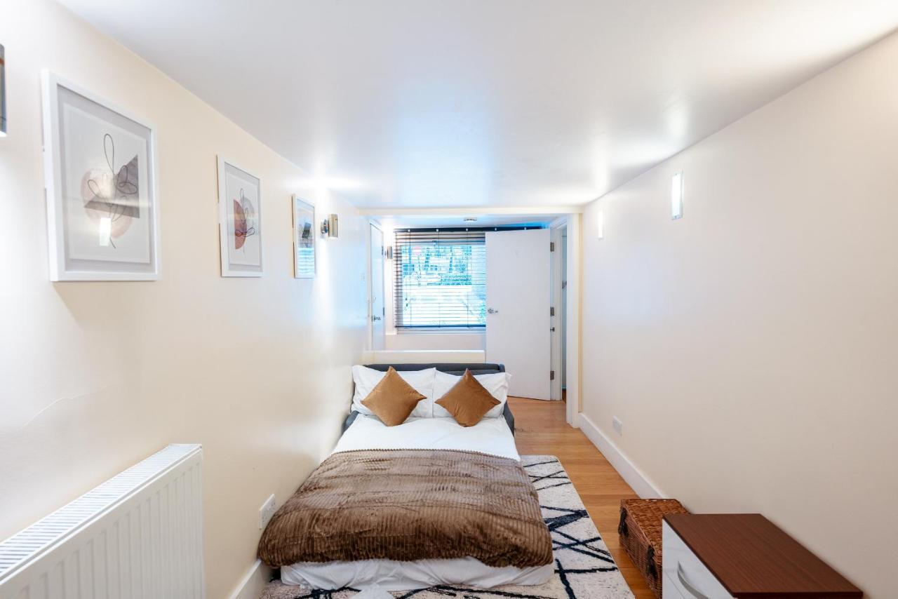 Ferienhaus Immaculate 3-bed House In